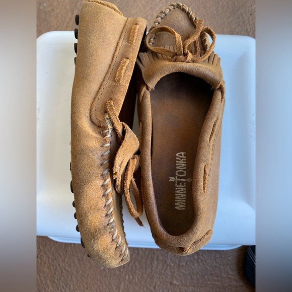 Minnetonka Women's MINNETONKA
KILTY - Brown / Dark Tan Suede Moccasins - Picture 5 of 8